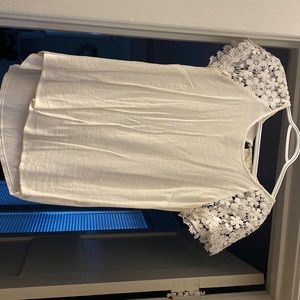White tee - detailed sleeves